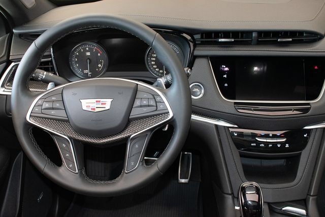 Used 2025 Cadillac XT5 Sportv w/ Technology Package AWD/4WD image 16
