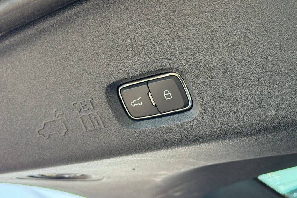 Used 2025 Ford Expedition Active AWD/4WD image 22