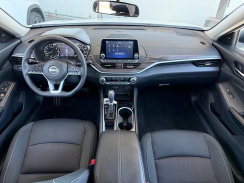 Used 2024 Nissan Altima 2.5 SV FWD image 9