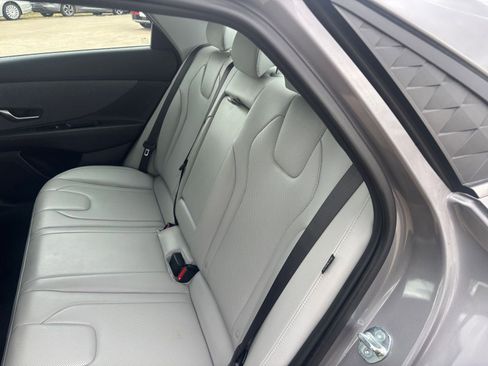 Used 2025 Hyundai Elantra Limited image 38