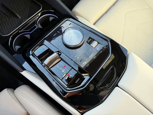 Certified 2026 BMW i5 eDrive40 image 26