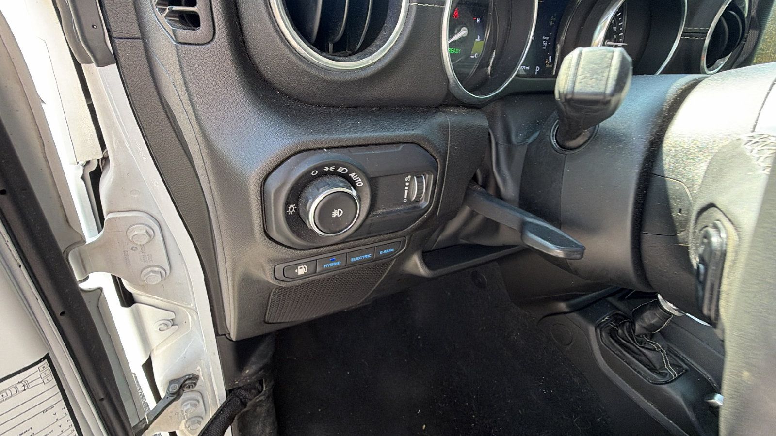 Used 2023 Jeep Wrangler Unlimited Sahara AWD/4WD image 24