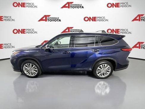 Used 2023 Toyota Highlander Platinum FWD image 4