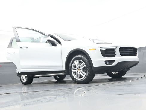 Used 2017 Porsche Cayenne Platinum Edition AWD/4WD image 38