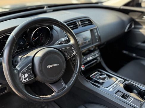 Used 2017 Jaguar XE RWD image 10