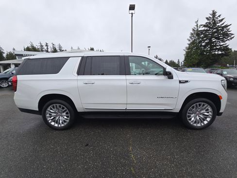 Used 2024 GMC Yukon XL Denali w/ Advanced Technology Package AWD/4WD image 2