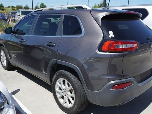 Used 2018 Jeep Cherokee Latitude Plus FWD image 7