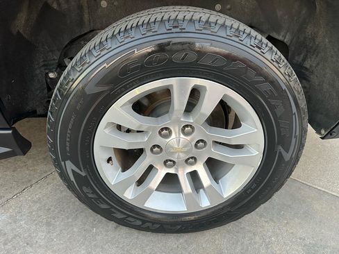 Used 2019 Chevrolet Suburban LT RWD image 63