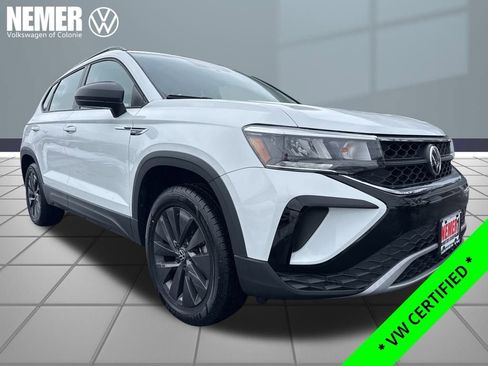 Certified 2022 Volkswagen Taos S image 4