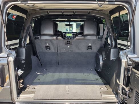 Used 2022 Jeep Wrangler Unlimited Sahara w/ Cold Weather Group AWD/4WD image 22