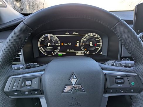 New 2025 Mitsubishi Outlander SE image 30