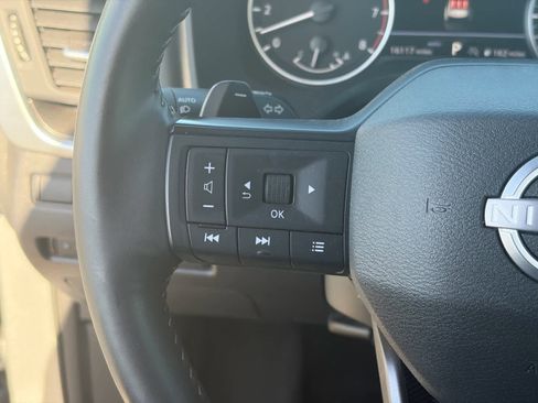 Certified 2025 Nissan Rogue SV image 21