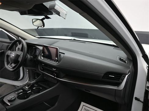 Used 2025 Nissan Rogue SV image 11