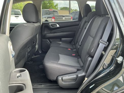 Used 2019 Nissan Pathfinder SV image 17