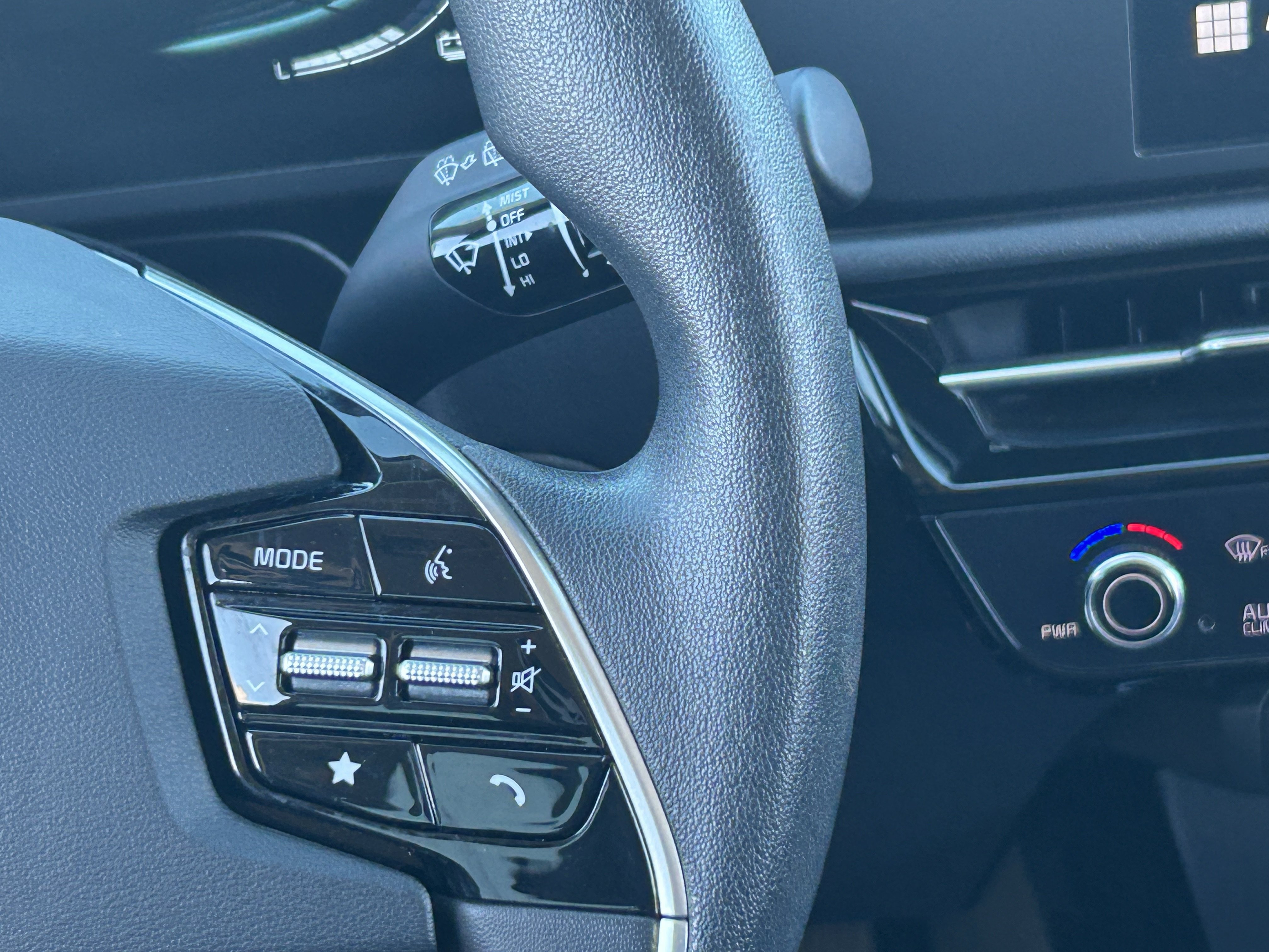 Certified 2025 Kia Niro LX FWD image 25