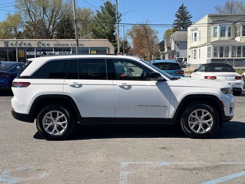 Used 2023 Jeep Grand Cherokee Limited AWD/4WD image 4