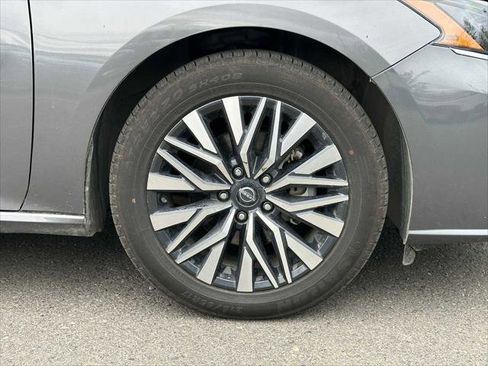 Used 2024 Nissan Altima 2.5 SV image 9