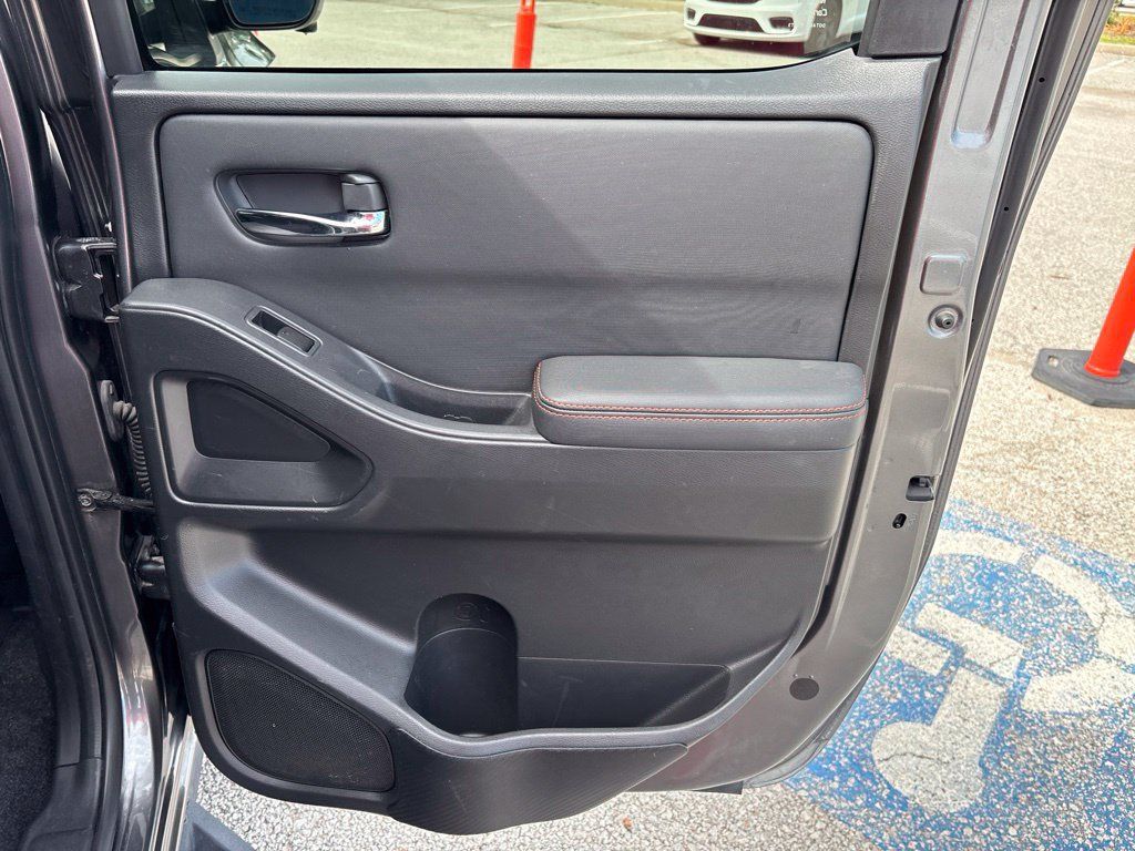Used 2022 Nissan Frontier PRO-4X AWD/4WD image 18