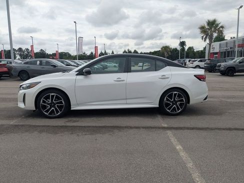 Used 2025 Nissan Sentra SR FWD image 6