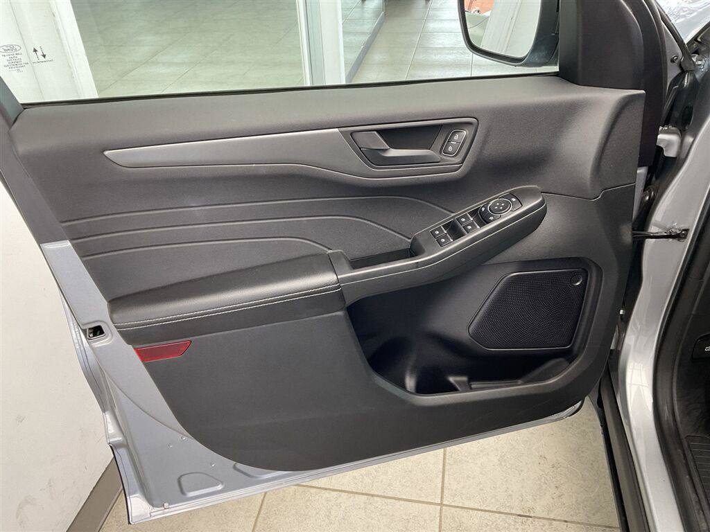 Used 2023 Ford Escape Active AWD/4WD image 9