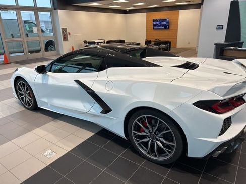 Used 2024 Chevrolet Corvette Stingray Premium Conv w/ Z51 Performance Package image 8