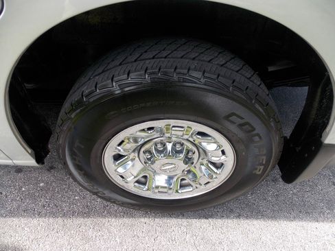 Used 2020 Nissan NV 3500 SL RWD image 24