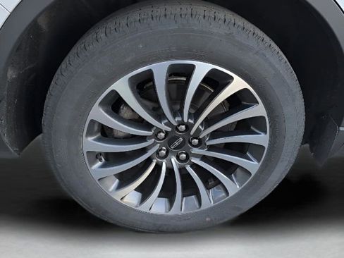 Used 2023 Lincoln Aviator AWD w/ Premium Package image 9