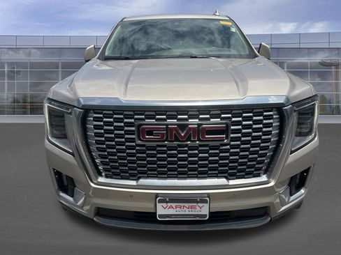 Used 2021 GMC Yukon Denali w/ Denali Premium Package AWD/4WD image 10