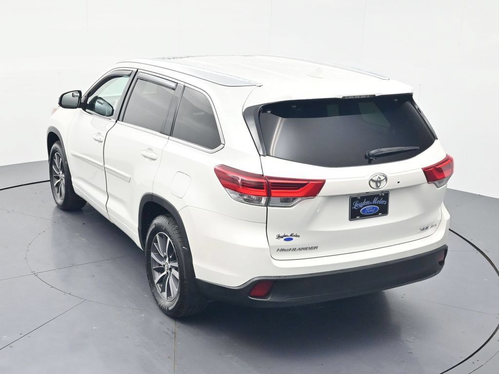 Used 2017 Toyota Highlander XLE AWD/4WD image 42
