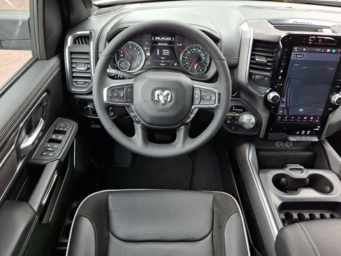 Used 2025 RAM 1500 Laramie AWD/4WD image 12