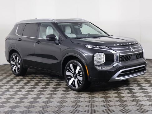 New 2025 Mitsubishi Outlander AWD image 2