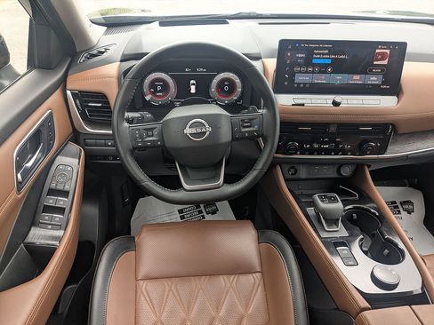 Used 2025 Nissan Rogue Platinum w/ Tech Package AWD/4WD image 29