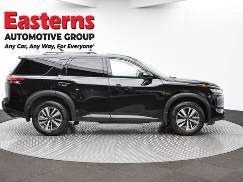 Used 2023 Nissan Pathfinder SL w/ Lighting Package (N92) AWD/4WD image 4