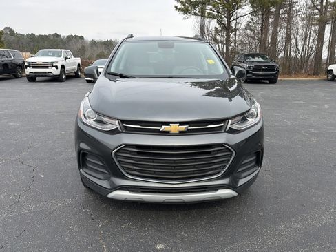Used 2020 Chevrolet Trax LT w/ Driver Confidence Package image 2