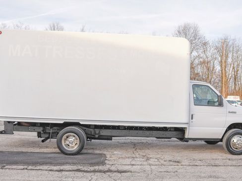 Used 2017 Ford E-450 and Econoline 450 Super Duty image 11
