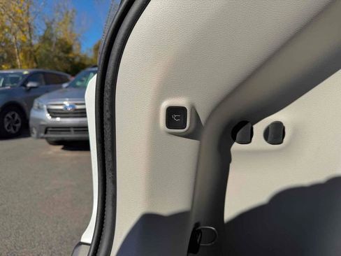 Used 2019 Jeep Cherokee Limited image 32