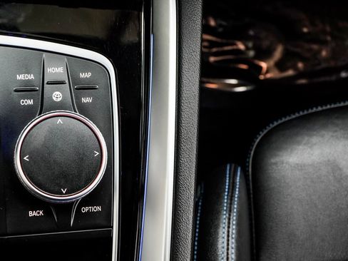 Used 2023 BMW Z4 M40i w/ Premium Package image 21