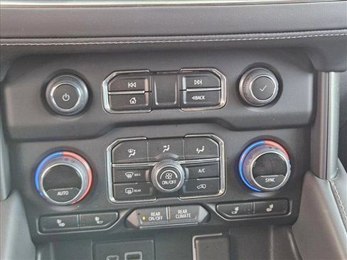 Used 2022 Chevrolet Tahoe Z71 w/ Luxury Package image 15