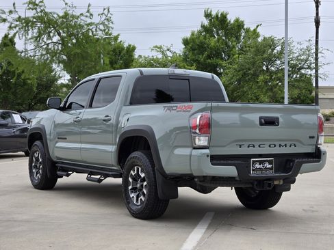 Used 2023 Toyota Tacoma TRD Off-Road w/ Technology Package AWD/4WD image 3