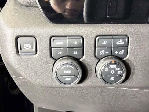 Used 2025 Chevrolet Silverado 1500 LT Trail Boss w/ Convenience Package II image 19