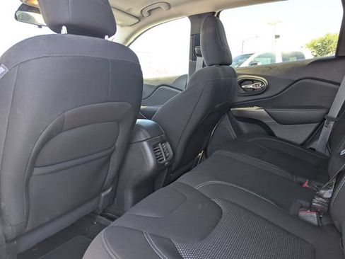 Used 2020 Jeep Cherokee Latitude AWD/4WD image 27