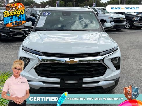 Used 2025 Chevrolet TrailBlazer LT AWD/4WD image 3