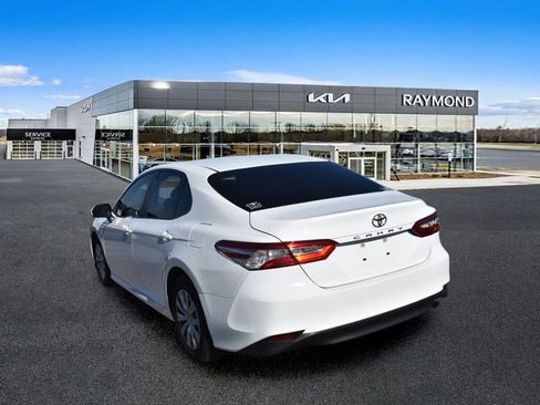 Used 2018 Toyota Camry FWD image 5