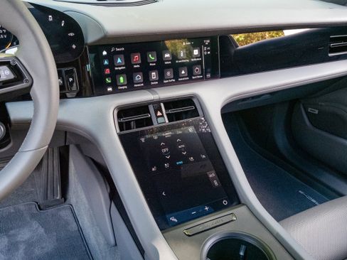 Used 2022 Porsche Taycan image 26