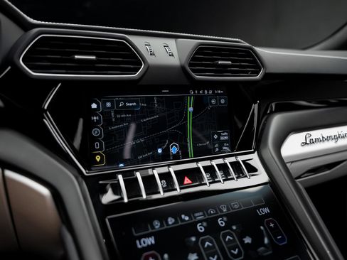 Used 2024 Lamborghini Urus S AWD/4WD image 48