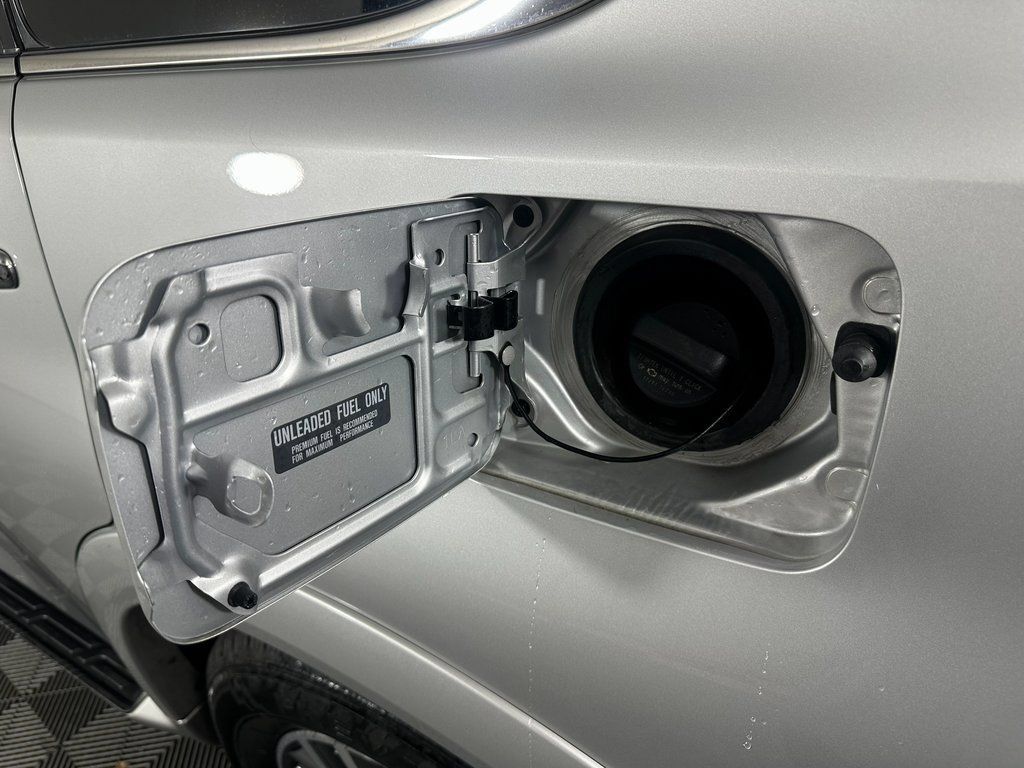 Used 2024 Nissan Armada SL AWD/4WD image 5