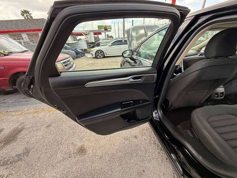 Used 2017 Ford Fusion SE FWD image 15