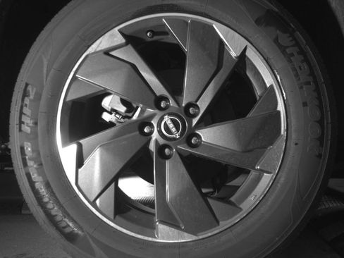 Used 2025 Nissan Rogue SV AWD/4WD image 18