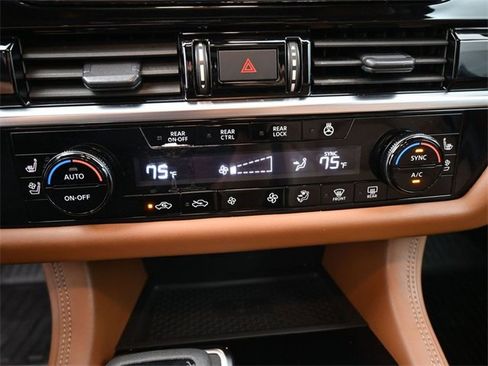 Used 2023 Nissan Pathfinder Platinum image 6