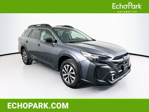 Used 2025 Subaru Outback Premium image 1